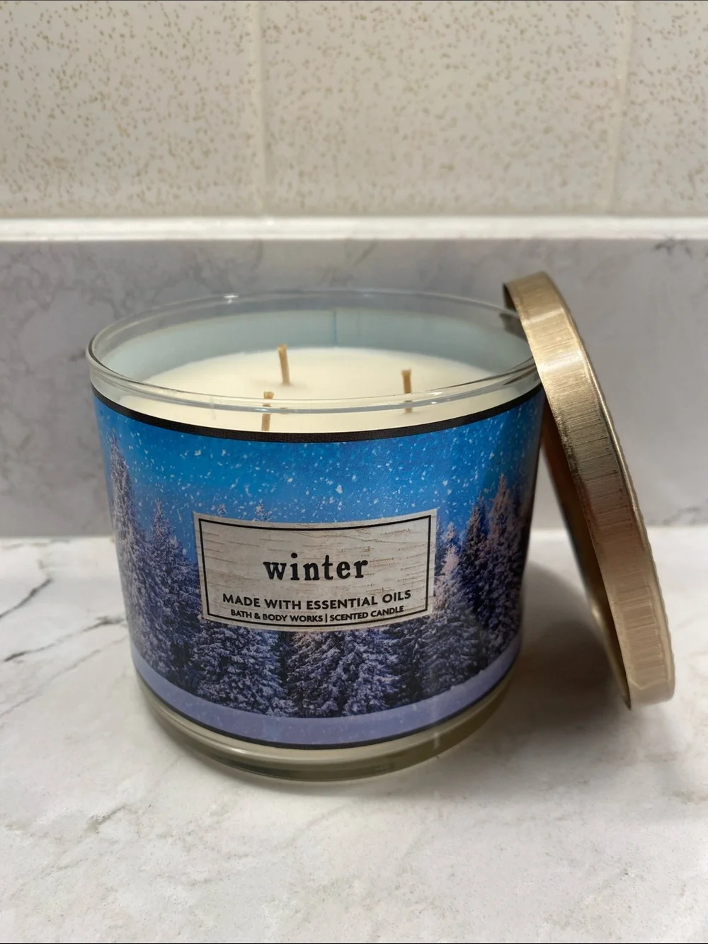 Bath & Body Works Winter 3-Wick Candle - Picture 2 of 8
